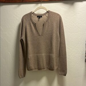 Banana Republic Beige V-Neck Cashmere Sweater, Size Small